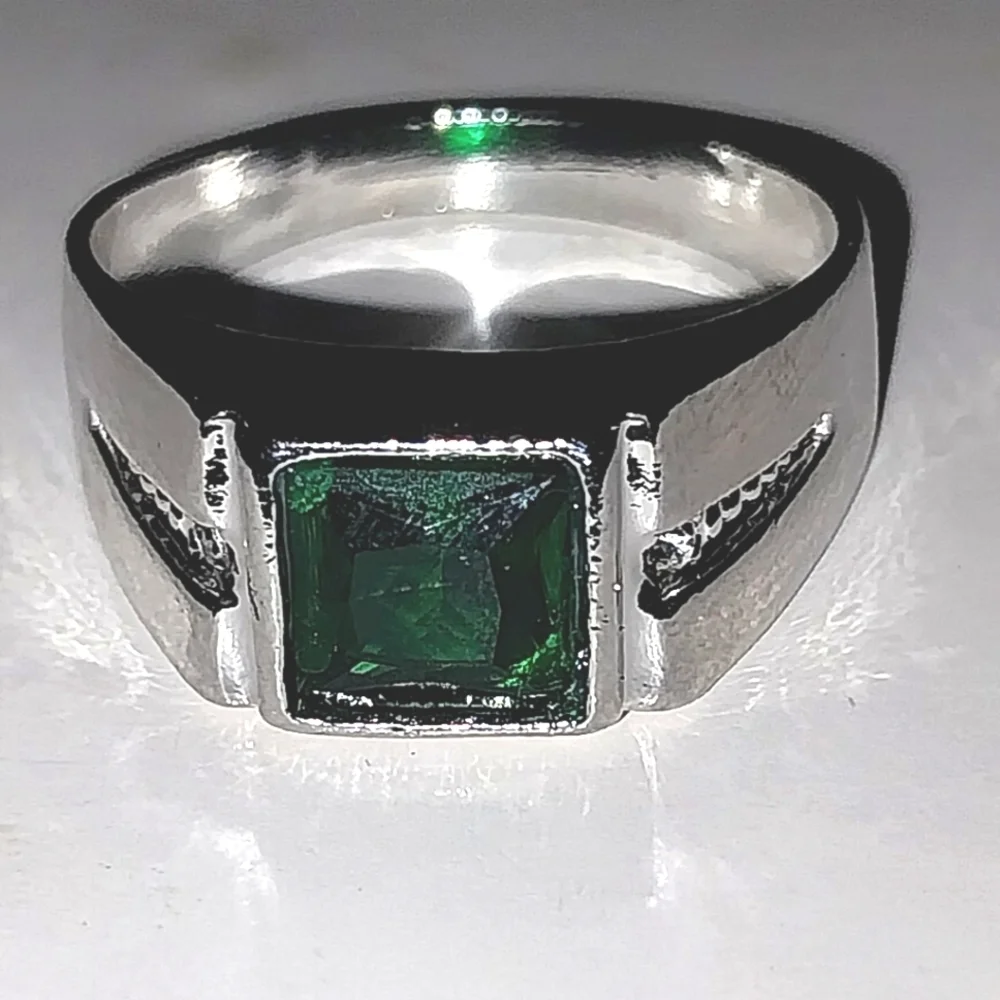 Men's Stunning Silver Band with Emerald Green Stone Sz 12